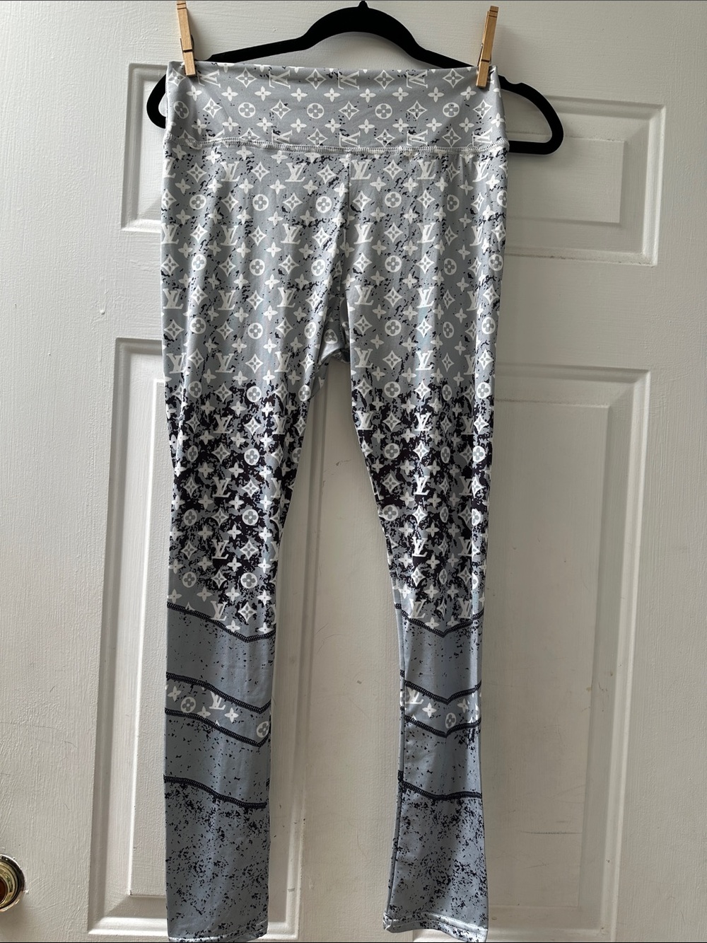Womens Soft Powder Puff Gray Printed Leggings